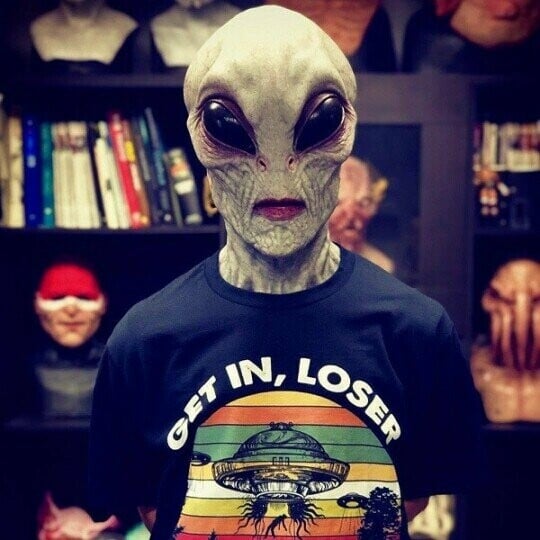 đ„đ„Rolig Utomjordisk Mask