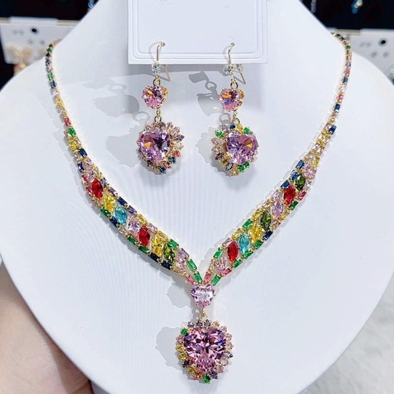 đ BEGRĂNSAD TID: 50 % RABATT! âš Smyckeset med glittrande hjĂ€rtan â halsband och örhĂ€ngen, elegant och lĂ€tt đ