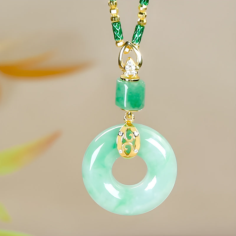Hänge i rund form med jade-look – tidlöst symbol för harmoni och balans 💚🌿