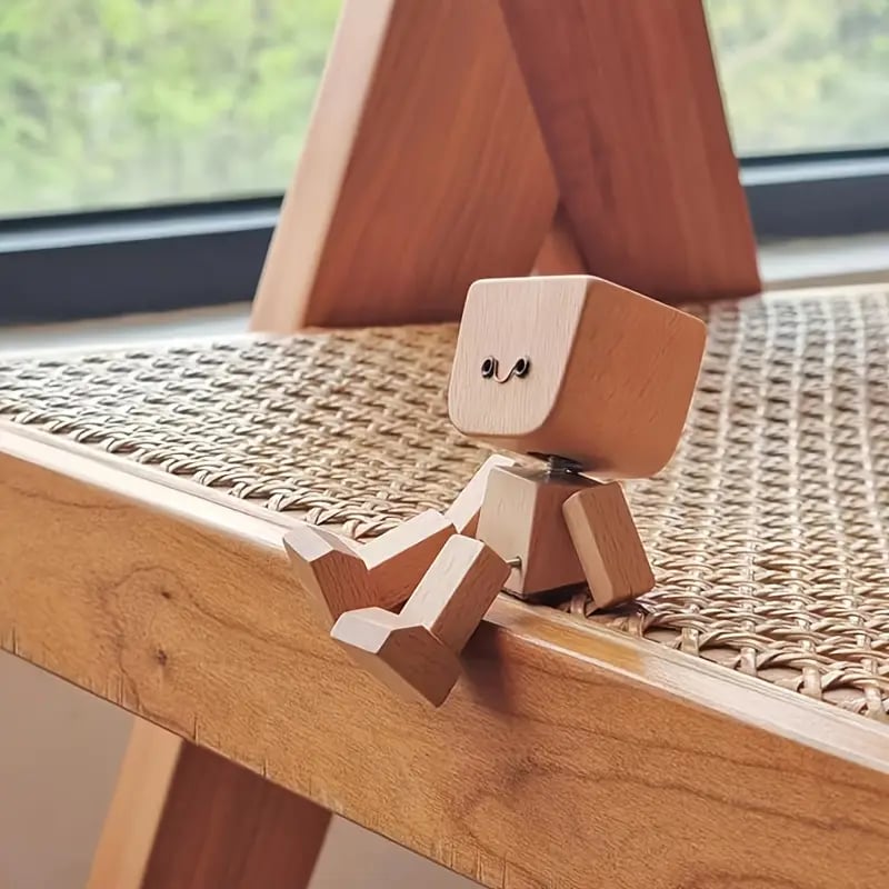 Charmig liten träfigur som gungar med 12st magnetiska uttryck