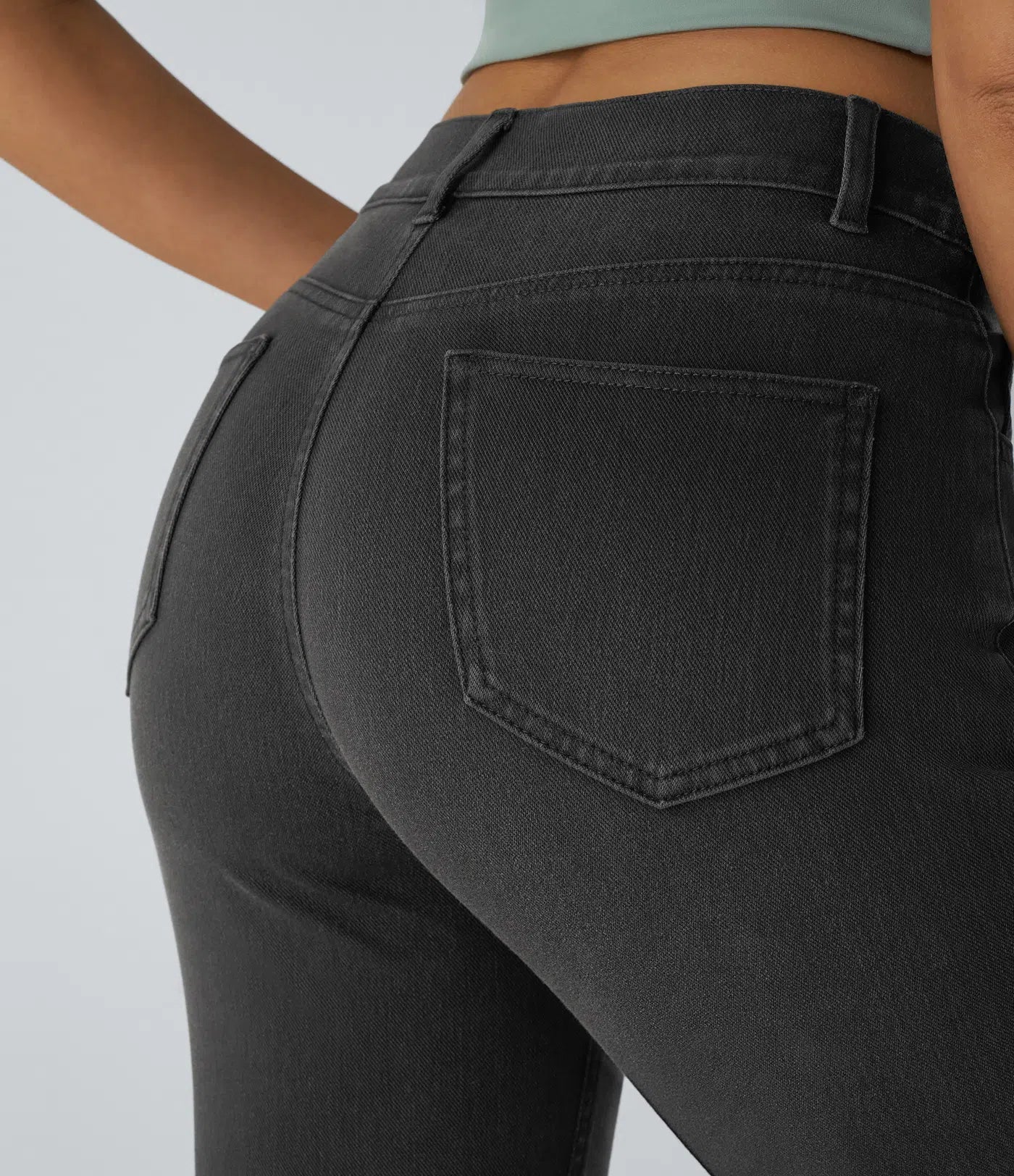 Elastische und bequeme Hose mit hoher Taille