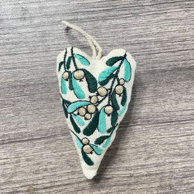 🎅Bästa julklappen💖Handbroderikit "Hjärtformad jultomte - DIY-dekoration för julgran, dörr och present | Inkl. tyg, garn och instruktioner | Perfekt julklapp 2026