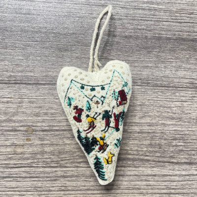 🎅Bästa julklappen💖Handbroderikit "Hjärtformad jultomte - DIY-dekoration för julgran, dörr och present | Inkl. tyg, garn och instruktioner | Perfekt julklapp 2026