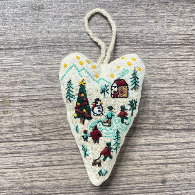 🎅Bästa julklappen💖Handbroderikit "Hjärtformad jultomte - DIY-dekoration för julgran, dörr och present | Inkl. tyg, garn och instruktioner | Perfekt julklapp 2026