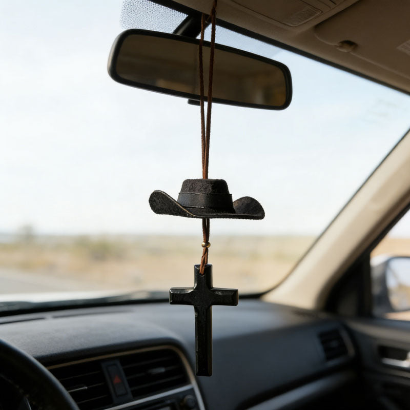 🤠 Cowboyhatt & korsformad bilcharm | En åktur med stil och tro 🚗✨