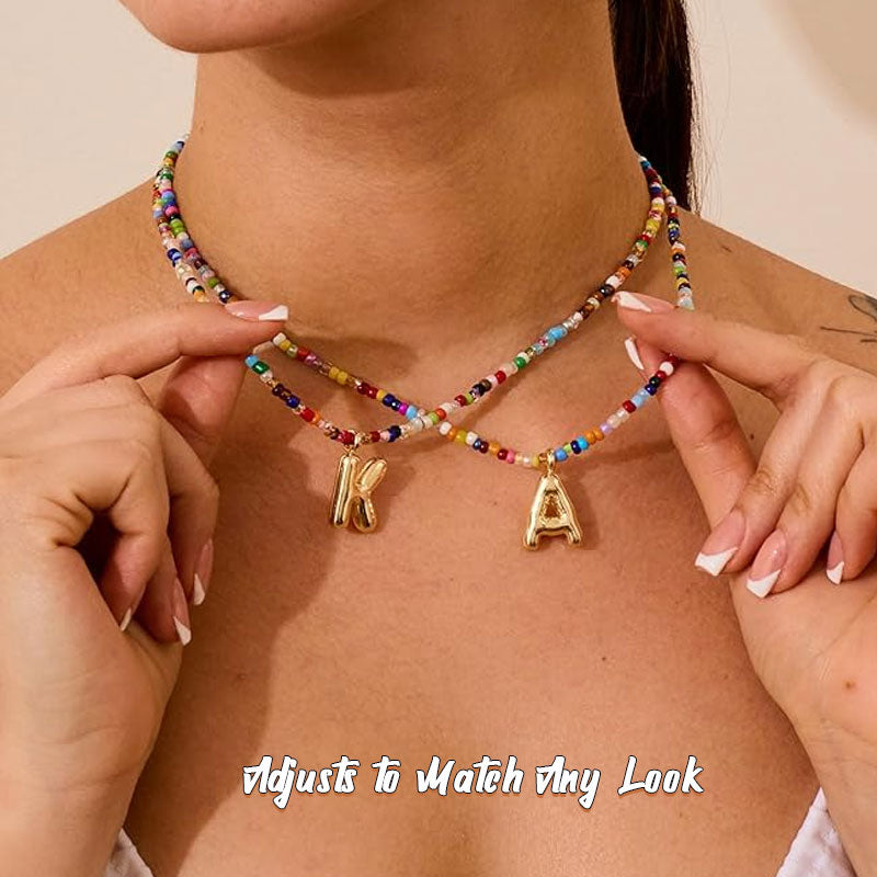 Initialhalsband med pärlor