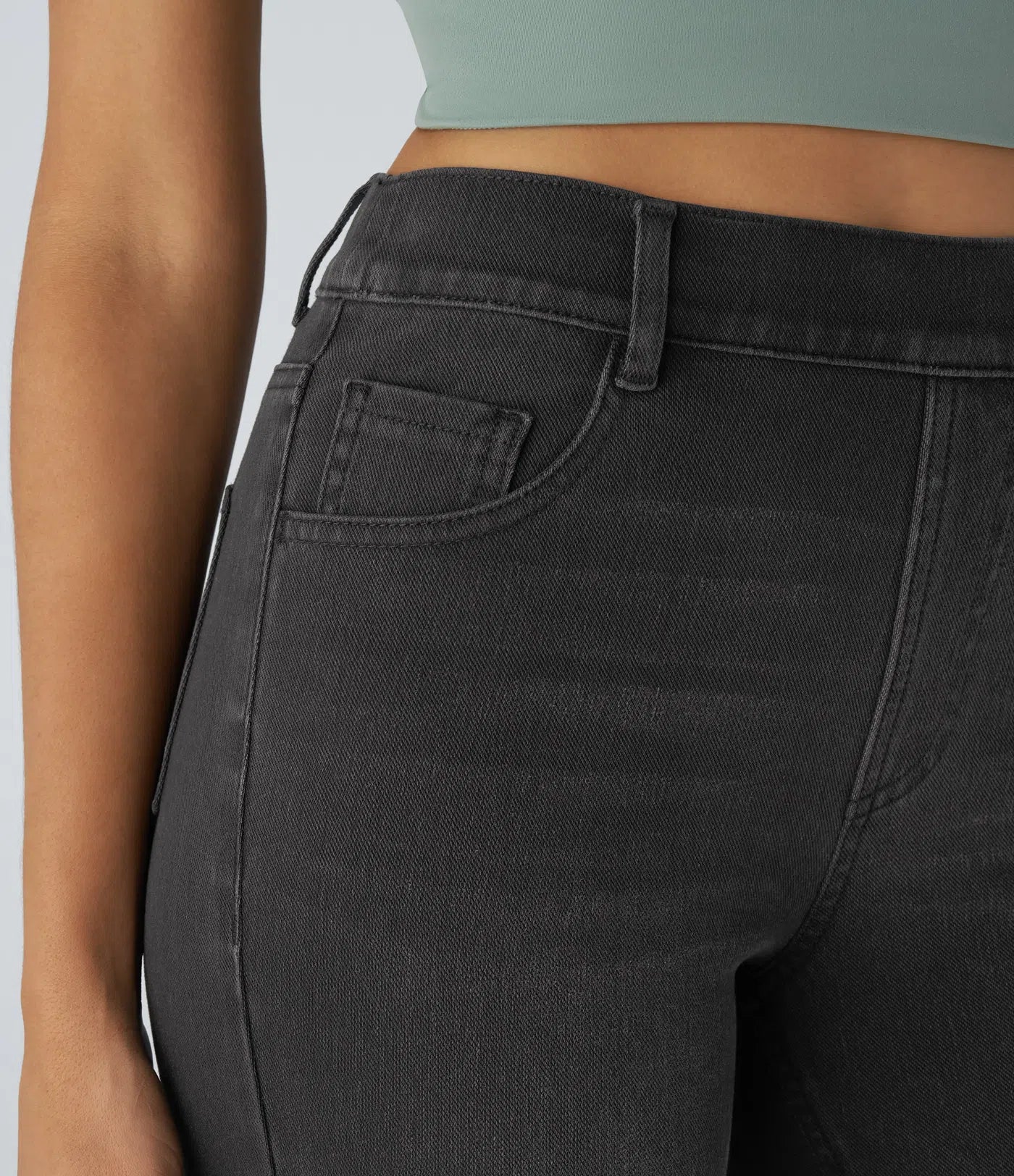 Elastische und bequeme Hose mit hoher Taille