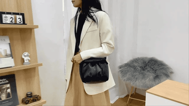 Skrynklig design, mjuk läderväska 👜✨