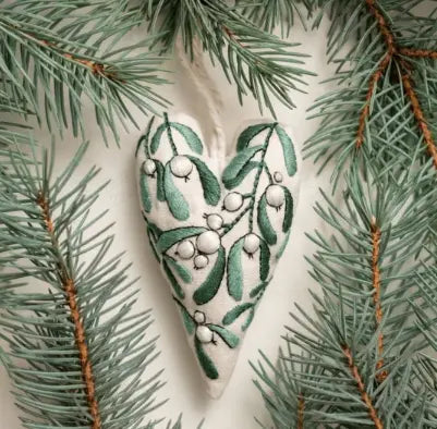 🎅Bästa julklappen💖Handbroderikit "Hjärtformad jultomte - DIY-dekoration för julgran, dörr och present | Inkl. tyg, garn och instruktioner | Perfekt julklapp 2026