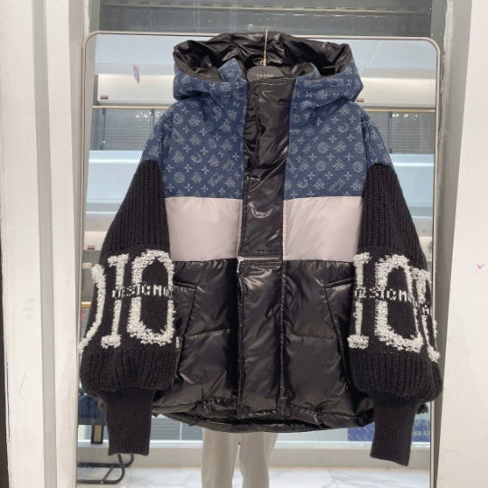 Damdunjacka Med Lapptäckt Denimkrage Och Huva
