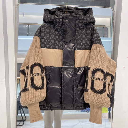 Damdunjacka Med Lapptäckt Denimkrage Och Huva