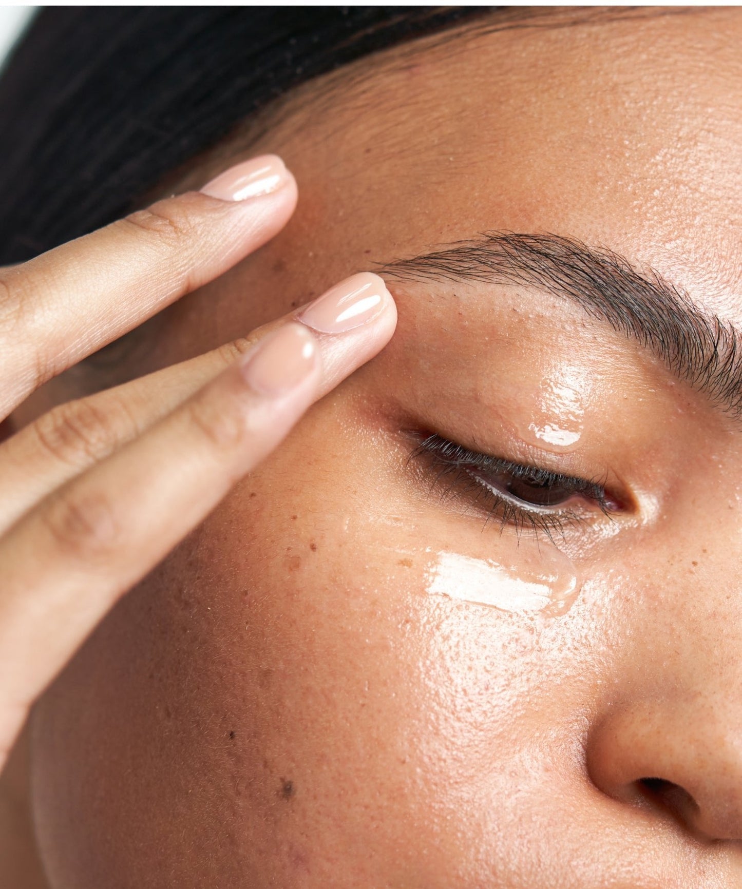 Återfuktande, Närande, Vårdande Och Uppljusande Ögonkrä/Moisturizing, nourishing, caring and brightening eye skin eye cream
