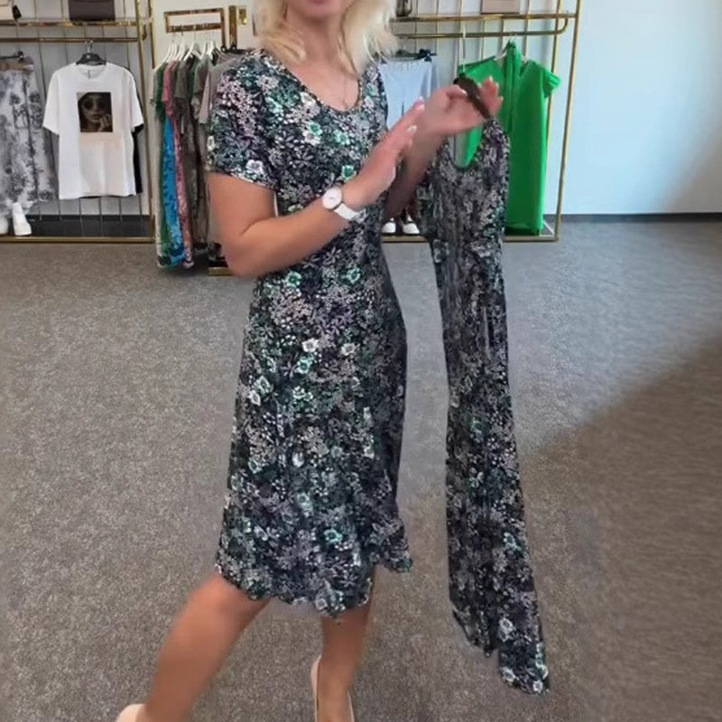 Avslappnad Damklänning Med Rund Halsringning Och Blommönster
