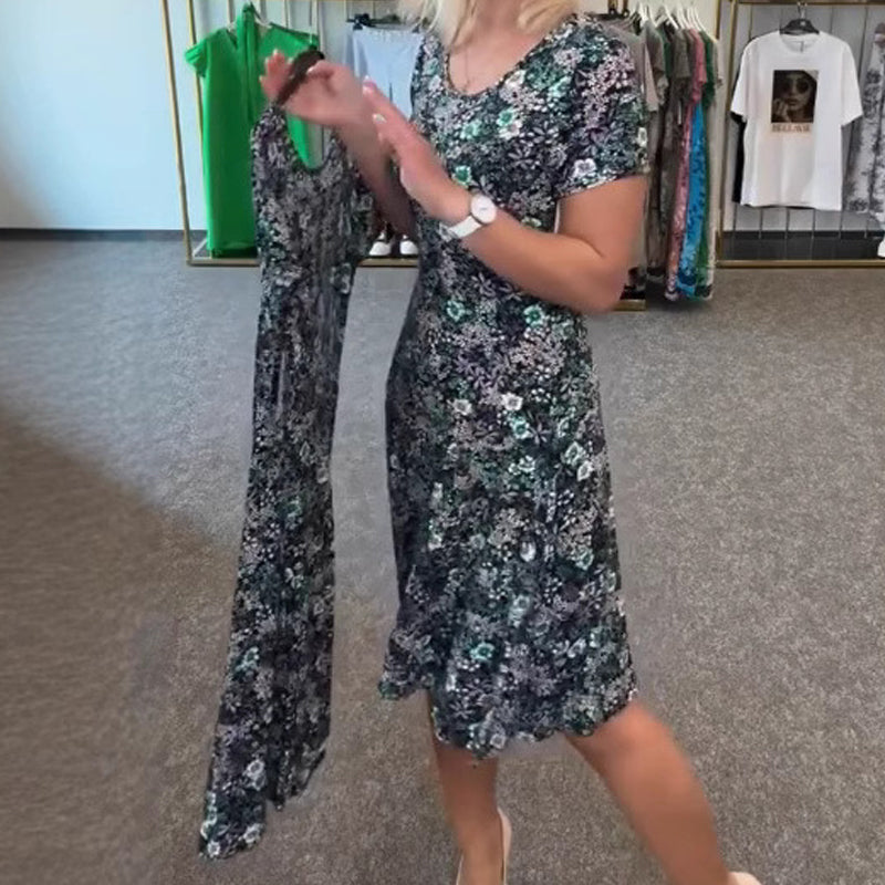 Avslappnad Damklänning Med Rund Halsringning Och Blommönster