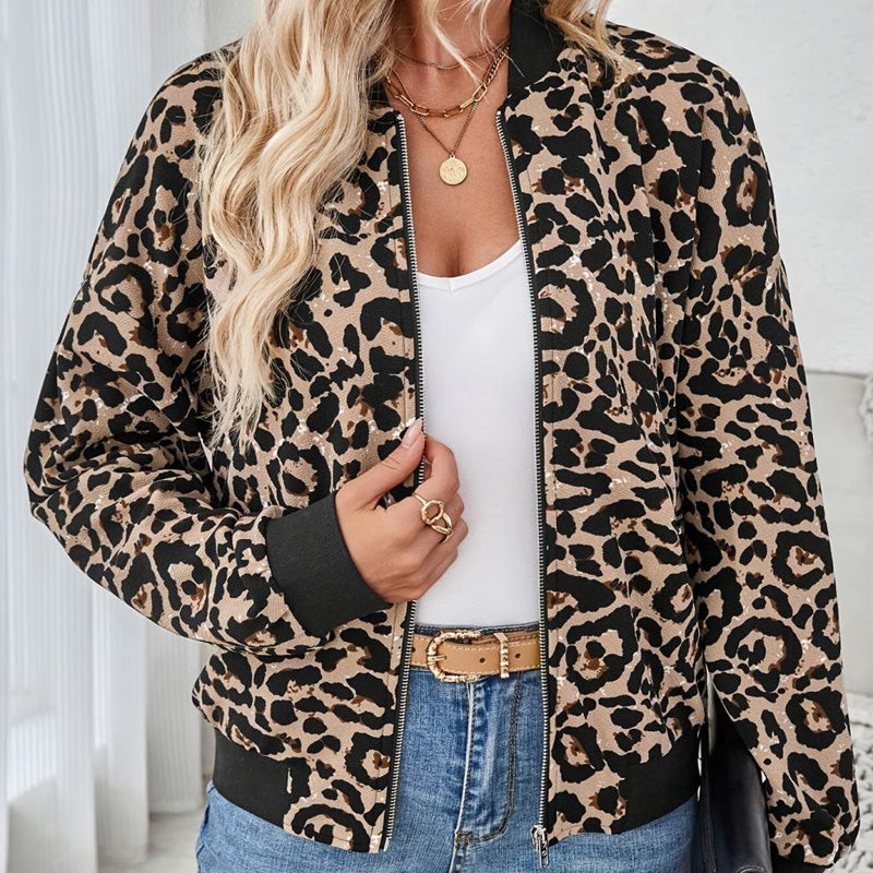 Trendig damjacka med leopardmönste