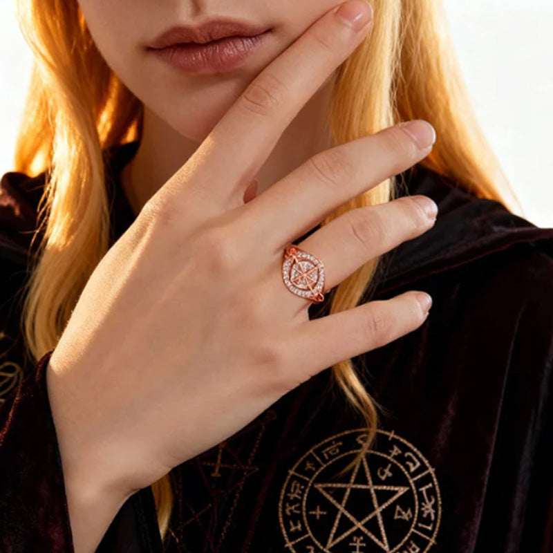 Elegant tvåfärgad ring med keltisk knut och zirkon