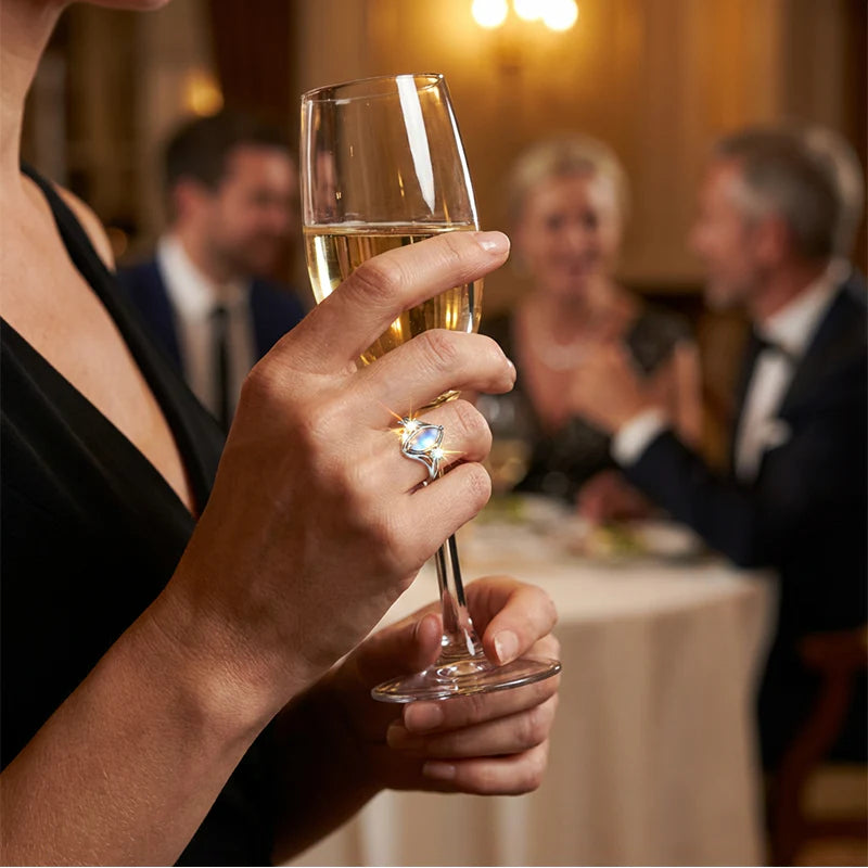 💍Geometrisk oval månstenring med zirkonia-detaljer – mystisk, glittrande och tidlöst elegant!