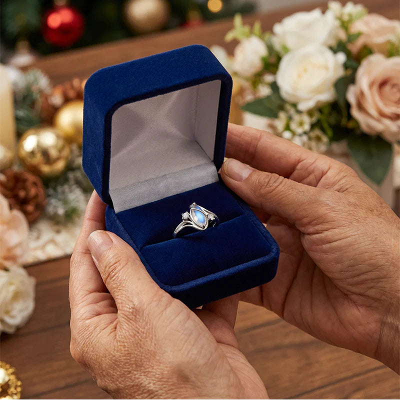 💍Geometrisk oval månstenring med zirkonia-detaljer – mystisk, glittrande och tidlöst elegant!