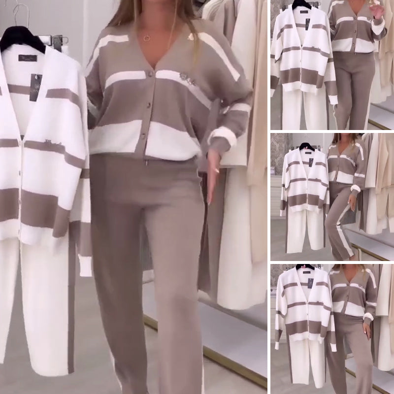 Damset Med Randigt, Avslappnat Och Bekvämt Tvådelat, Trendigt Och Bekvämt