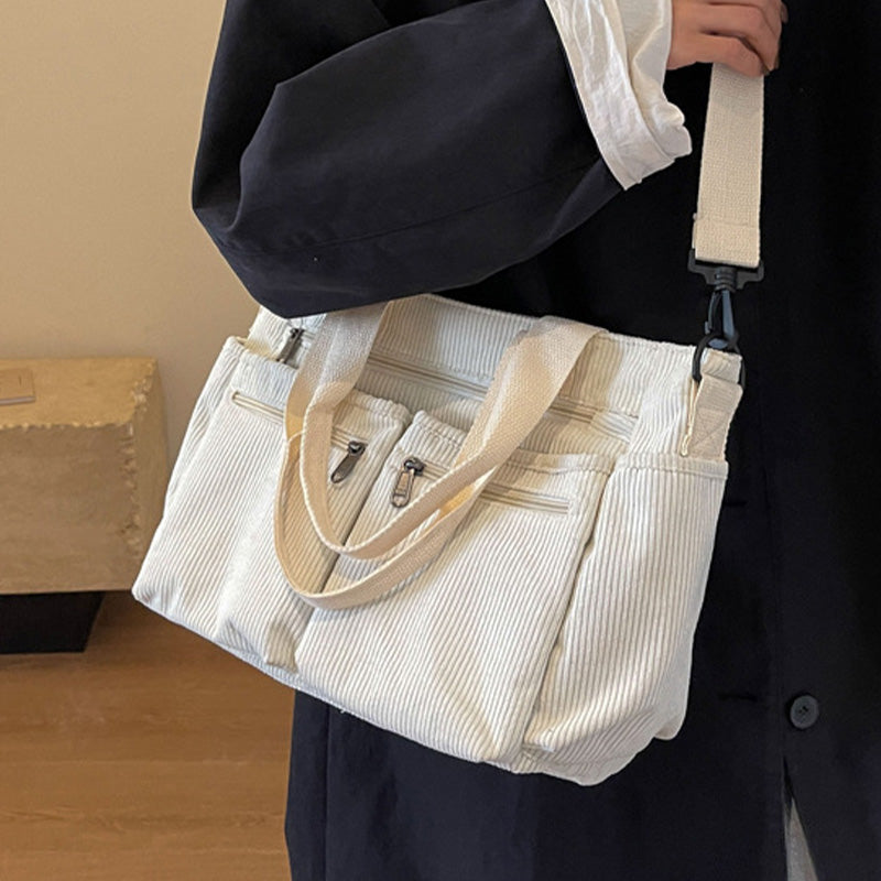 🤎 Elegant axelväska i vintagestil – enfärgad, praktisk och snygg för vardagsbruk