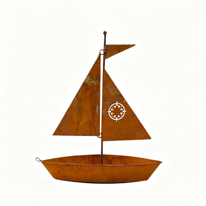 ⛵ 50 % RABATT JUST NU! 🌱 Rustik segelbåtsformad blomkruka i metall – Handgjord, väderbeständig och perfekt för suckulenter, örter eller blommor – en charmig inredningsdetalj i trädgården eller på hyllan 🏡