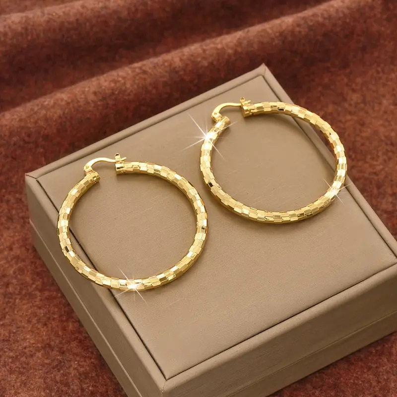 💫 50 % RABATT UNDER BEGRÄNSAD TID! 💥 Minimalistiska, strukturerade hoop-örhängen för dam – diamantslipade, med snäpplås, ger en vacker glans i vardagen ✨