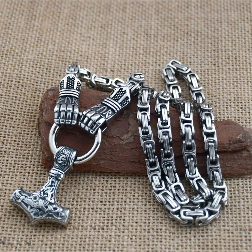 ⚡Halsband med hänge i form av vikingahammaren Tor🔨 – Rostfritt stål med bysantinsk kedja – Snyggt och hållbart – perfekt att bära till vardags eller som present ✨💪