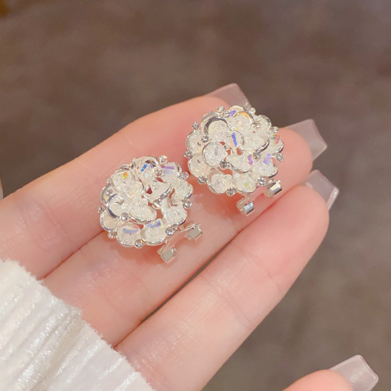 💎 Rea 2026 – Över 52 000 sålda!✨ Eleganta örhängen med blommotiv – glittrande detaljer och lätt och bekväm passform 🌸