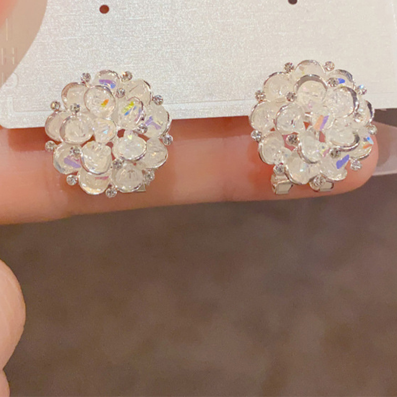 💎 Rea 2026 – Över 52 000 sålda!✨ Eleganta örhängen med blommotiv – glittrande detaljer och lätt och bekväm passform 🌸