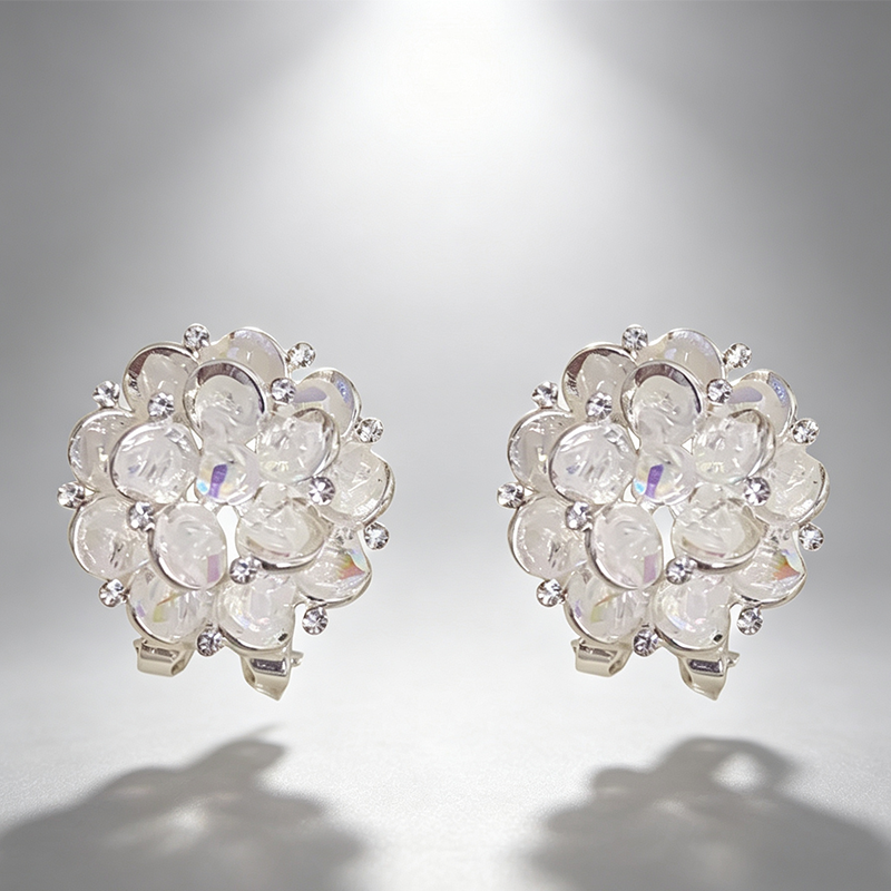 💎 Rea 2026 – Över 52 000 sålda!✨ Eleganta örhängen med blommotiv – glittrande detaljer och lätt och bekväm passform 🌸