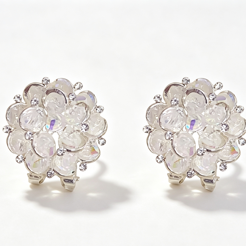 💎 Rea 2026 – Över 52 000 sålda!✨ Eleganta örhängen med blommotiv – glittrande detaljer och lätt och bekväm passform 🌸